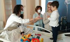 Bimbo di 3 anni da Kiev con danni all'esofago per avere ingerito soda caustica: intervento riuscito al Maggiore