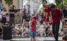 Bolle magiche a Panocchia, bambini felici nella nuova piazza