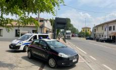 Chiozzola, 84enne investita da un camion di fronte alla farmacia: è grave