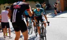 Covi vittoria in solitaria. Hindley strappa la rosa a Carapaz e ipoteca il Giro