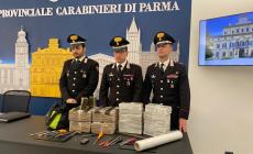 Nascondeva 30 chili di droga in un'auto abbandonata in cortile: arrestato 32enne
