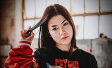 La giovane rapper Anna pubblica il brano Gasolina