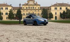 Dopo la lite con una donna infastidita dai suoi sguardi la polizia gli trova addosso la droga