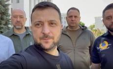 "I rappresentanti dello Stato sono qui a difendere l’Ucraina da cento giorni" - Il video-icona di Zelenski con i suoi
