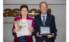 Premiati Bruno e Maria: 50 anni  dietro al bancone del bar tabacchi