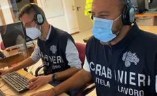 "Cercasi commesse diciottenni libere da impegni famigliari": multato, torna a esporre annuncio