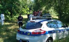 Rimosso un accampamento abusivo lungo l'argine del Baganza. Sequestrate armi da taglio