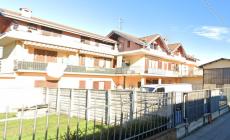 Coppia trovata morta, omicidio suicidio nel Milanese. Giallo nel Pesarese, 67enne deceduta da giorni
