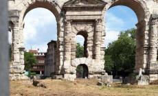 A Roma cede una parte dell'arco di Porta Maggiore