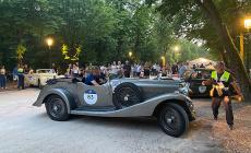 Mille Miglia,  i bolidi sotto le stelle del Parco Ducale - Foto