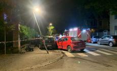 Via Palestro, scontro tra due auto all'incrocio con via Cima Palone. Due feriti.  I residenti scesi in strada per il "boato" dello schianto