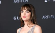 Dakota Johnson torna come madre di un'adolescente autistica che si lega a un neolaureato