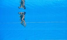 Paura ai mondiali di nuoto, star del sincro  sviene in acqua: la salva la coach - Le foto