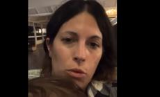 Viaggio di nozze da incubo per una coppia: "Nostra figlia è grave, fateci tornare" - Il videoappello
