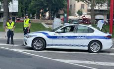 Pretendono soldi da una donna per lasciarla  parcheggiare poi passano alle minacce e agli insulti: coppia denunciata per tentata estorsione