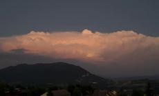 Il cielo "elettrico" di Tizzano: i lampi  illuminano il Monte Fuso - Video