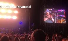 Il 50esimo concerto, il ricordo di Pavarotti, il sentirsi a casa... pillole di Zucchero al Parco Ducale - Video