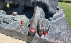 Alla «Strega» hanno pitturato  le unghie