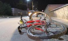 Auto investe tre ragazzi in bici, morto un 16enne nel Mantovano