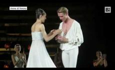 Proposta di matrimonio all'Arena di Verona tra due etoile: il regista &egrave; Roberto Bolle - Video