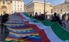 Piazza Garibaldi: una manifestazione per chiedere la pace fra Russia e Ucraina - Foto 