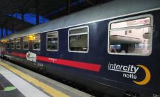 Alle 20.35 un treno per la Sicilia senza cambiare, fino al 4 settembre. &laquo;Battesimo&raquo; con 50 minuti di ritardo