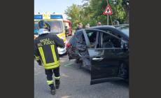 Schianto tra due auto a Giarreto, sopra Langhirano: una donna incastrata e altri feriti