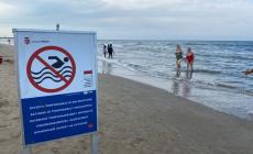 Escherichia Coli in Romagna. rientrano nella norma i valori: revocati i divieti di balneazione - "E' sicura", balneare beve l'acqua