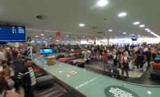 Battuta al check-in: "Ho una bomba". Terminal evacuato, allenatore di pallamano arrestato