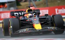 Da decimo a primo: Verstappen vince in Ungheria. La Ferrari? Sbaglia (ancora) e finisce quarta e sesta