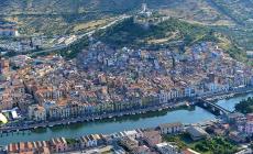 Portiere dell'auto si chiudono per errore, i carabinieri salvano un bimbo di 4 anni a Bosa
