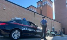 "Setaccia" le auto nel parcheggio del Centro Torri: fermato dopo il primo bottino. Aveva addosso anche un coltello