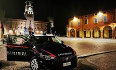 Cena tra amici, quando la serata degenera e spunta un coltello: intervengono i carabinieri, una denuncia