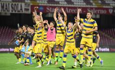 Personalità e difesa solida: il Parma non sbaglia le occasioni e batte la Salernitana 2-0- Foto: i tifosi gialloblù a Salerno