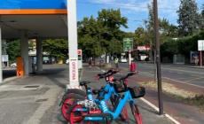 Via Emilia Est, "pista pedonale o deposito bici elettriche?"