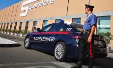 Ruba 10 punte di formaggio all'Esselunga e aggredisce  l'addetto alla vigilanza: arrestato dai carabinieri