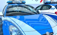 Danneggia tre auto in sosta con un mattone, poi sale su un balcone  in via Bergamo e ruba una maglietta: arrestato dalle Volanti