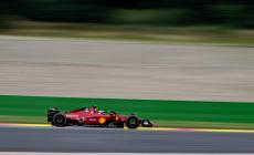 Gp del Belgio: Verstappen vola (ma è retrocesso 15°),  la pole è di Sainz. Leclerc 16°