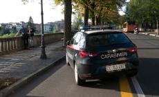 Aveva addosso un po' di hascisc: per sfuggire ai controlli si lancia nel greto. Denunciato