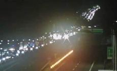 Tir contro cinque auto su A1, caos nella notte