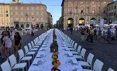Dall'arrivo delle sedie al dessert: la Cena dei mille in time-lapse - Video