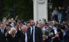 Carlo, primo discorso da re: «Al vostro servizio per tutta la vita», Camilla "regina consorte" e William "principe di Galles", "affetto" per Harry. In St.Paul il primo "God save the king" 