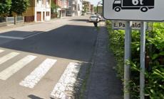 In due sul monopattino travolti da un 'pirata' della strada, grave una 18enne a Modena. Autista rintracciato e denunciato
