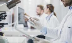 Svolta per il tumore all'ovaio: con una terapia mirata la sopravvivenza supera i 5 anni