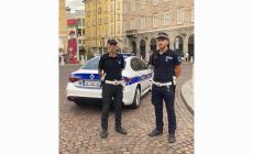 Gli  agenti della Polizia Locale dotati di "sparalaccio", bodycam e bastone estensibile.  