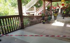 Cede una scala del Globe Theatre a Roma al termine spettacolo scuole: 13 in ospedale