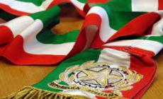 Non sa recitare il giuramento, il sindaco gli nega la cittadinanza