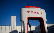 Crescono i Supercharger di Tesla. Anche a Parma