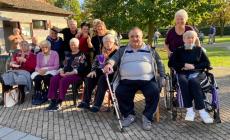  L'incontro tra i bimbi del nido e i "nonni" del centro diurno con la partecipazione di tutto il paese