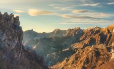 Le altre Alpi. Quelle bianche del mare e del marmo